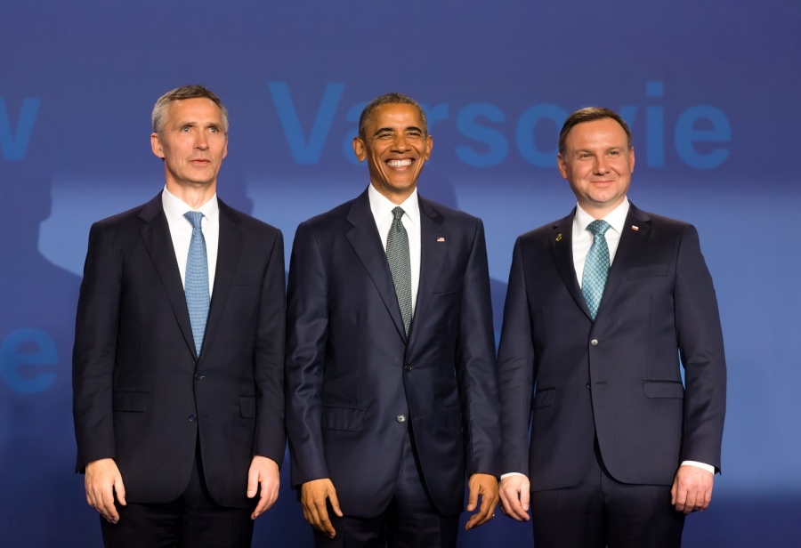 Sekretarz Generalny NATO Jens Stoltenberg, prezydent USA Barack Obama oraz prezydent Polski Andrzej Duda w czasie szczytu NATO w Warszawie.