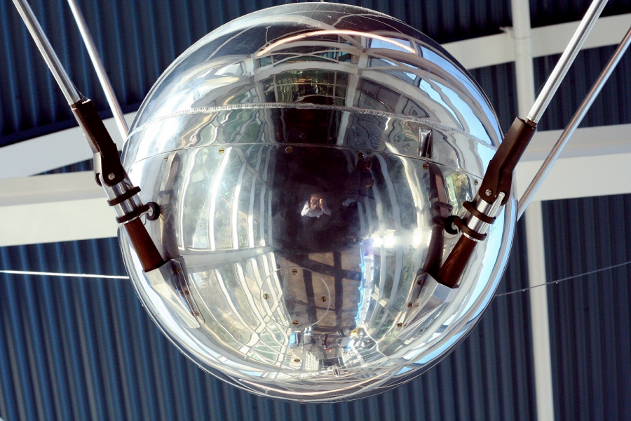 Model sztucznego satelity Sputnik 1.