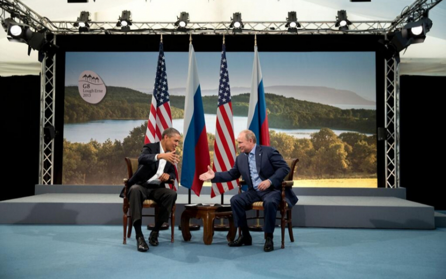 Barack Obama i Władimir Putin na spotkaniu w czasie szczytu G8 w 2013.