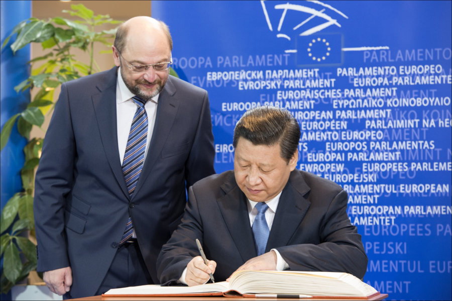 Prezydent Xi Jinping i przewodniczący Parlamentu Europejskiego Martin Schulz.